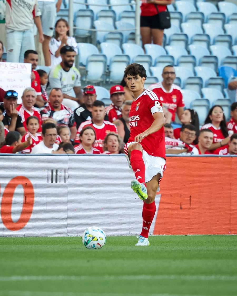 António Silva está de saída do Benfica, mas foi titular António Silva está de saída do Benfica, mas foi titular