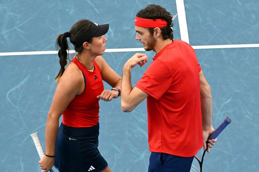 Jessica Pegula (links) und Taylor Fritz (rechts) im Duell gegen Polen