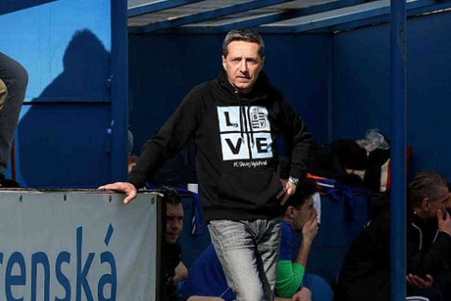 Šéf a trenér Vyšehradu Jaroslav Klíma i v šedesáti letech klidně naskočí do zápasu.