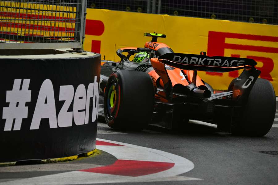 Lando Norris sulla pista di Baku