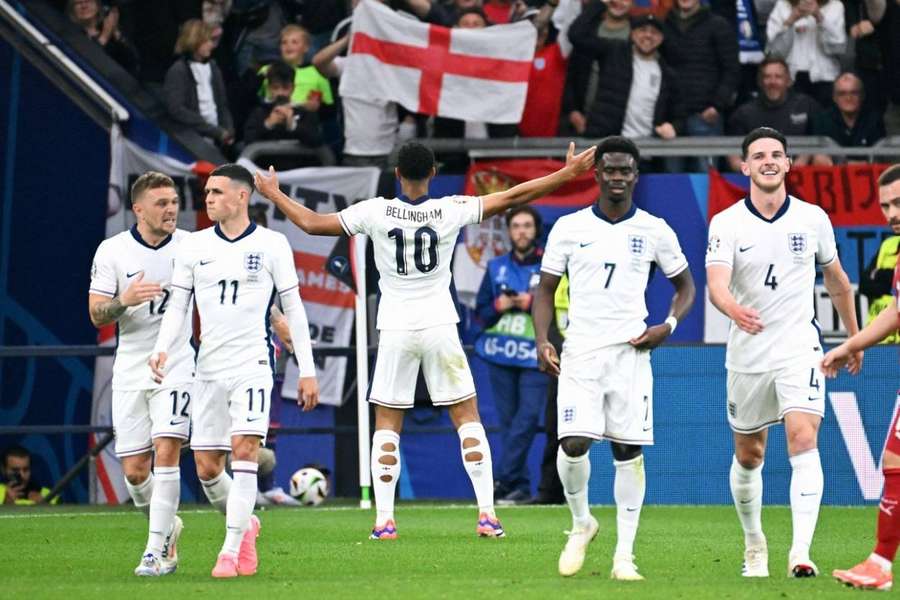 Anglie může oslavit postup do osmifinále, Srbsko a Slovinsko čeká klíčové balkánské derby