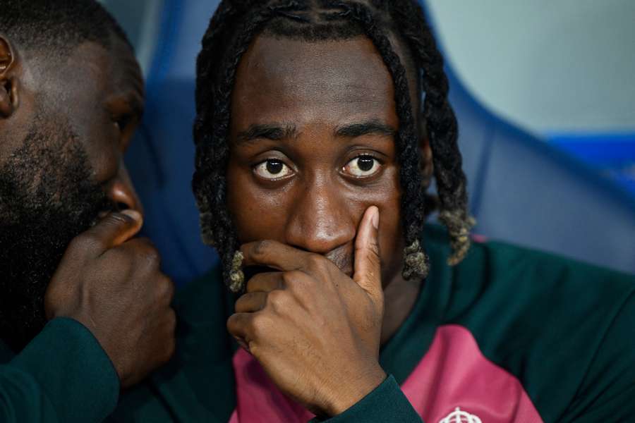 Yan Diomandé habla con Rüdiger Yan Diomandé habla con Rüdiger