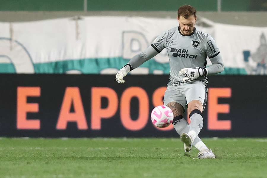 Lucas Perri em ação contra o América-MG