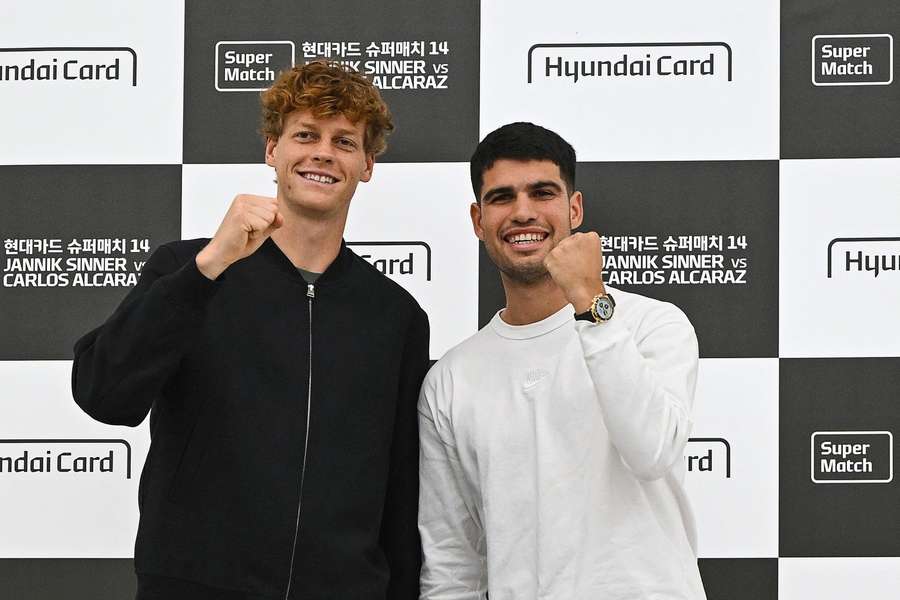 Jannik Sinner (l.) und Carlos Alcaraz (r.) sind aktuell die besten Tennis-Spieler der Welt Jannik Sinner (l.) und Carlos Alcaraz (r.) sind aktuell die besten Tennis-Spieler der Welt