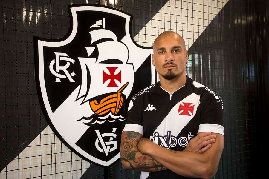 Maicon apresentado no Vasco da Gama