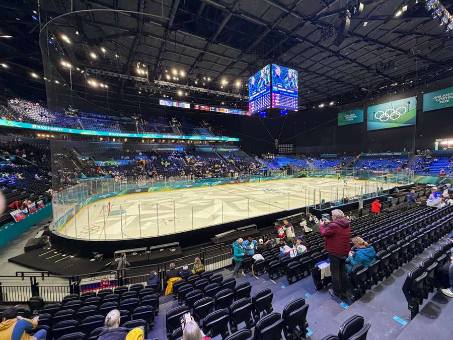 Hala před zápasem Slovenska se pomalu plní.