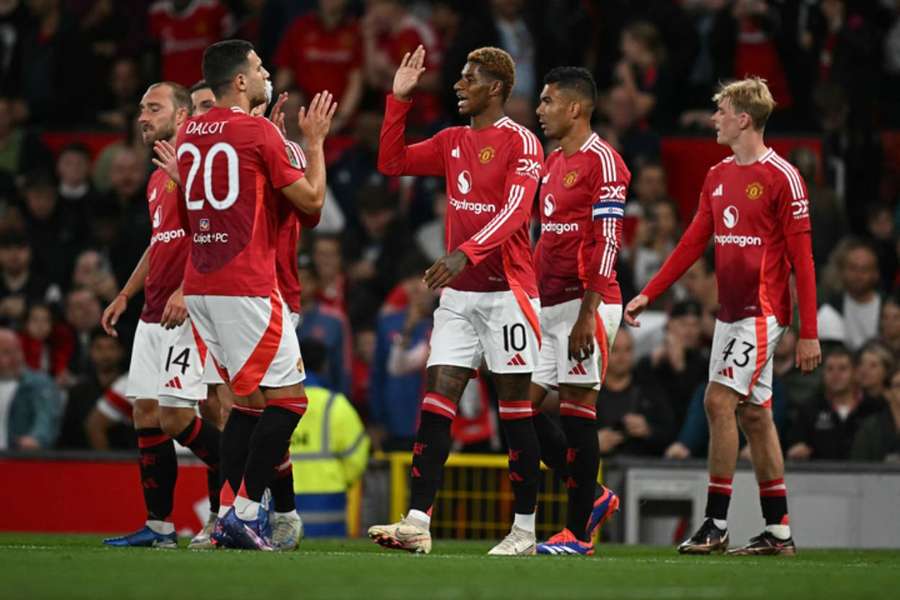 Manchester United poľahky postupuje.