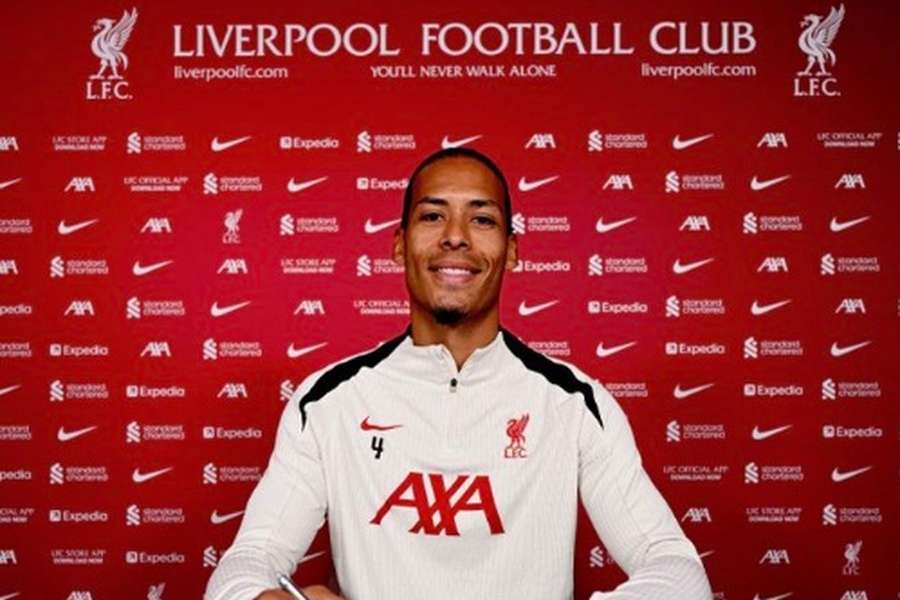 Van Dijk prolongou a ligação ao Liverpool
