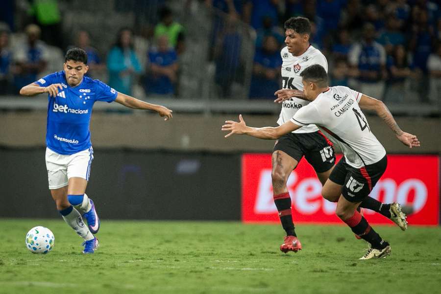 Cruzeiro derrotó al Vitoria