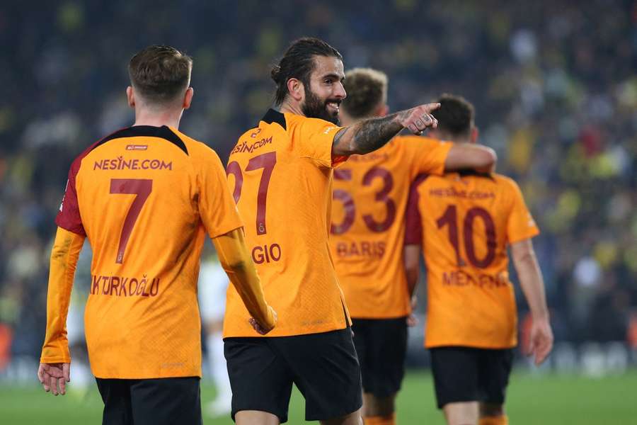 Galatasaray prend de l'avance sur Fenerbahçe au terme d'un derby de haute intensité