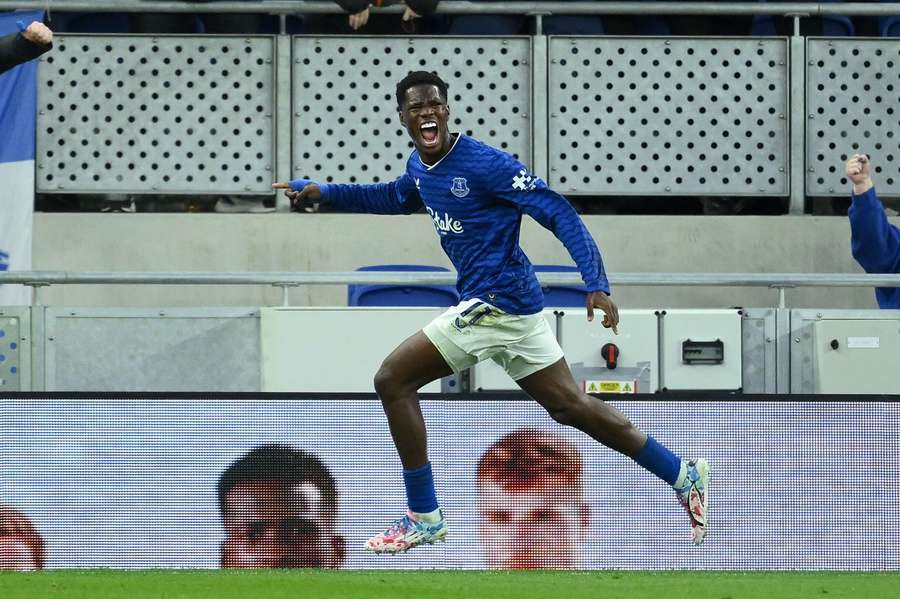 Moyes happy with Barry, Dewsbury-Hall for Everton win against Forest