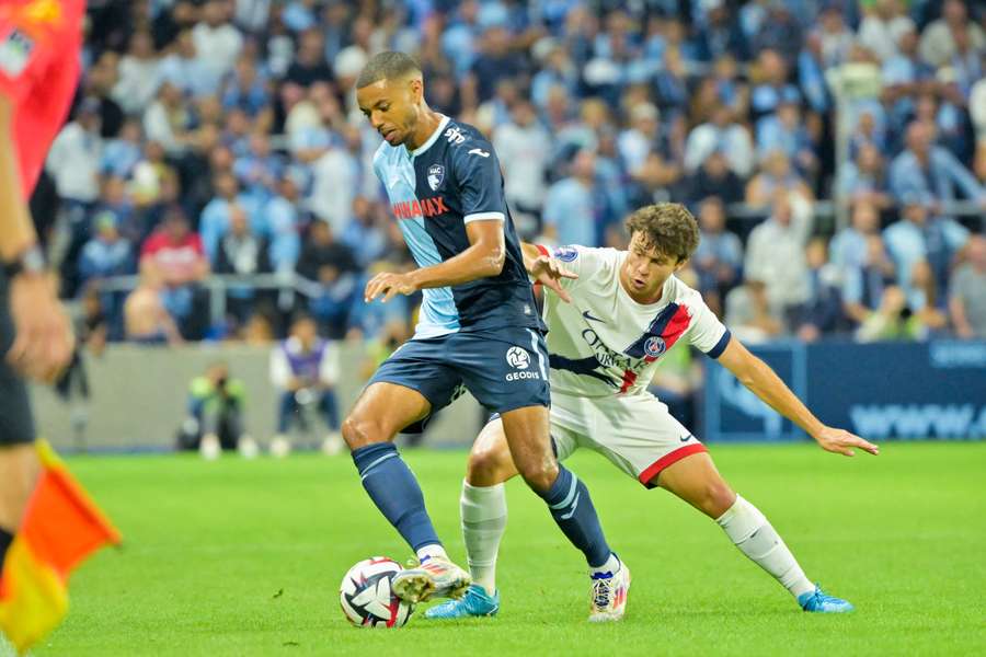 João Neves en acción contra el Le Havre