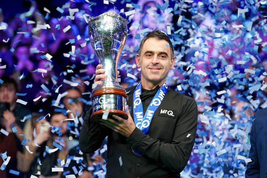 Ronnie O'Sullivan met de trofee