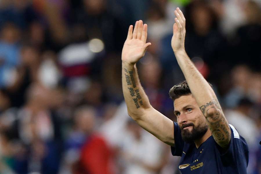 Olivier Giroud, after scoring twice, left the field to an ovation in France's win against Australia