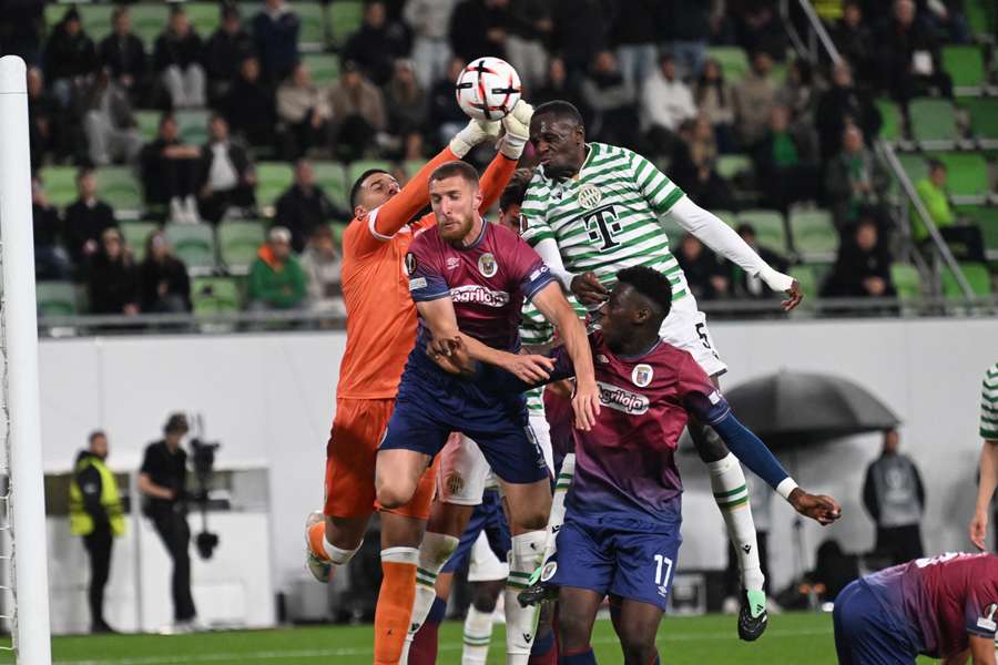 Torreense sofreu pesada derrota na viagem ao reduto do Ferencváros (4-1) Torreense sofreu pesada derrota na viagem ao reduto do Ferencváros (4-1)