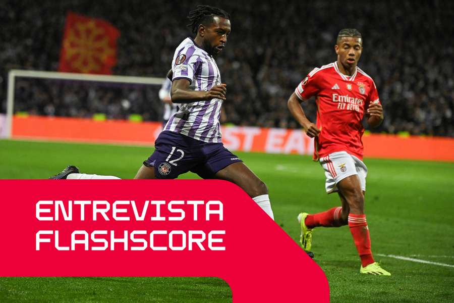 Warren Kamanzi perante David Neres no Toulouse-Benfica da Liga Europa, na época passada