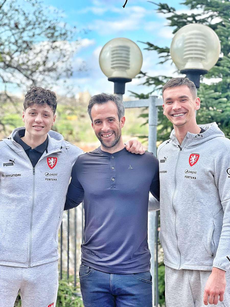 Mezi Schlesingerovy klienty patří kromě Krejčího i brankář Matěj Kovář.