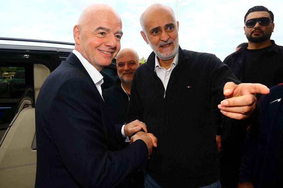 FIFA-Präsident Infantino mit dem iranischen Verbandspräsidenten Mehdi Mohammad Nabi