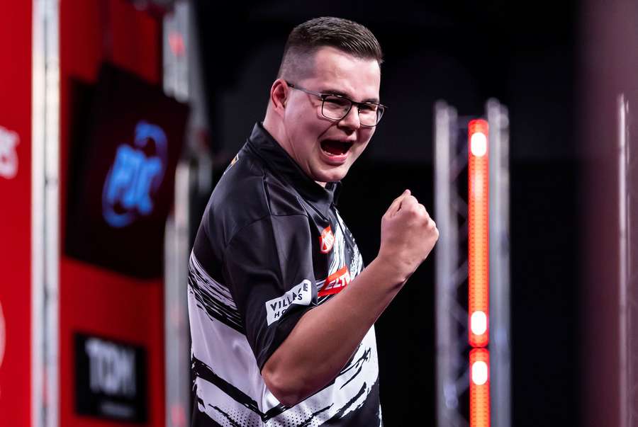 Van Veen celebrates in Minehead