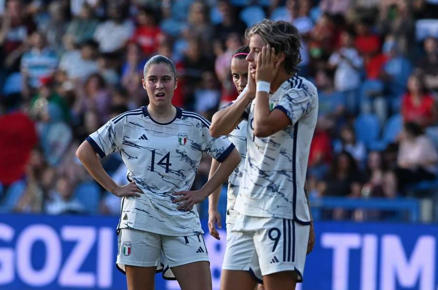 Giulia Dragoni (L) of Italy