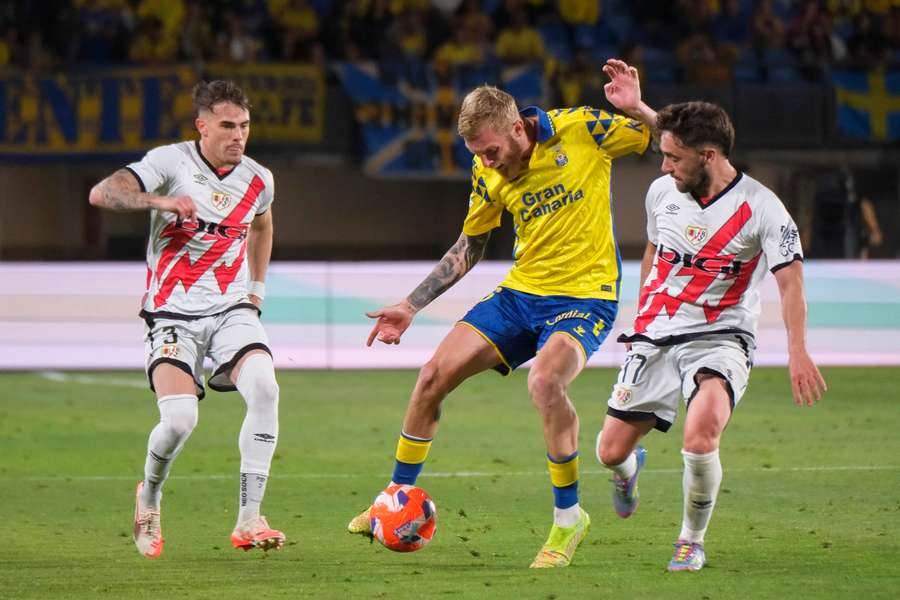 Rayo Vallecano's Unai Lopez, right, and Las Palmas' Oli McBurnie battle for the ball