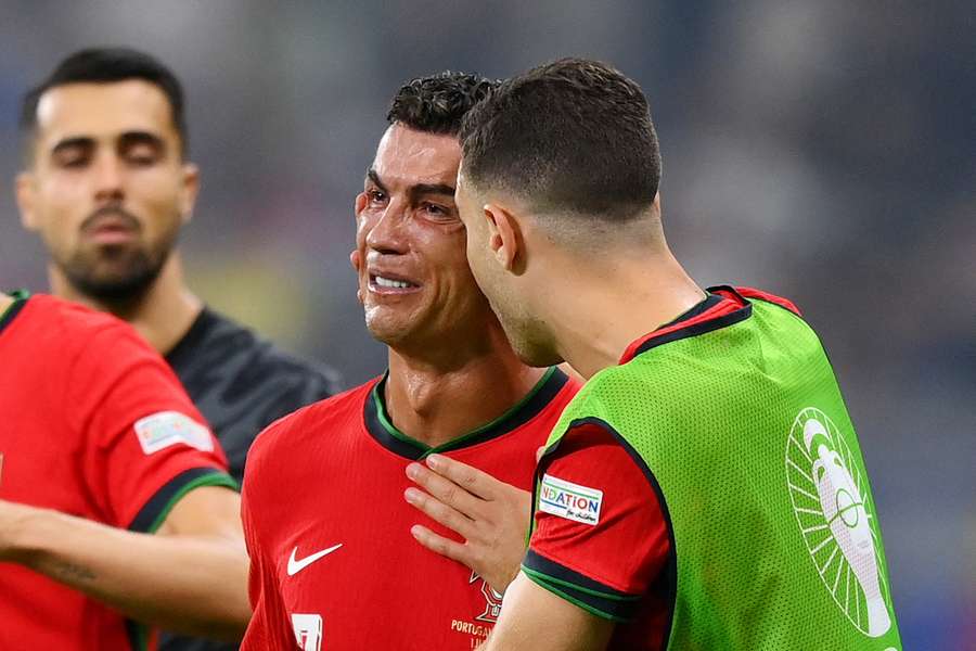 Cristiano Ronaldo caiu no choro após pênalti perdido