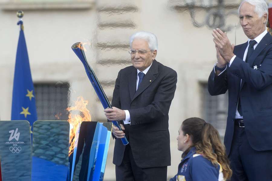 Sergio Mattarella durante a cerimónia oficial de receção da chama olímpica