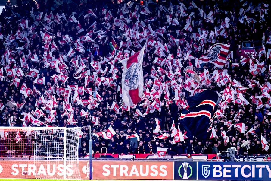 L'Ajax connaît une saison mouvementée, tant sur le terrain qu'en dehors.
