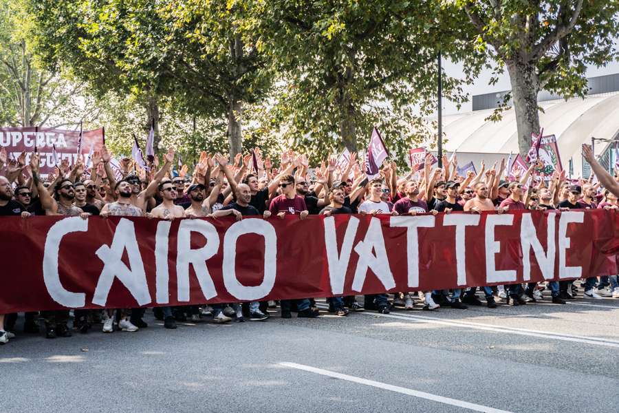La protesta dei tifosi del Torino contro Urbano Cairo