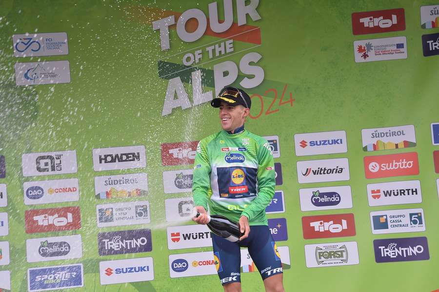 Juanpe López reina en el Tour de los Alpes.
