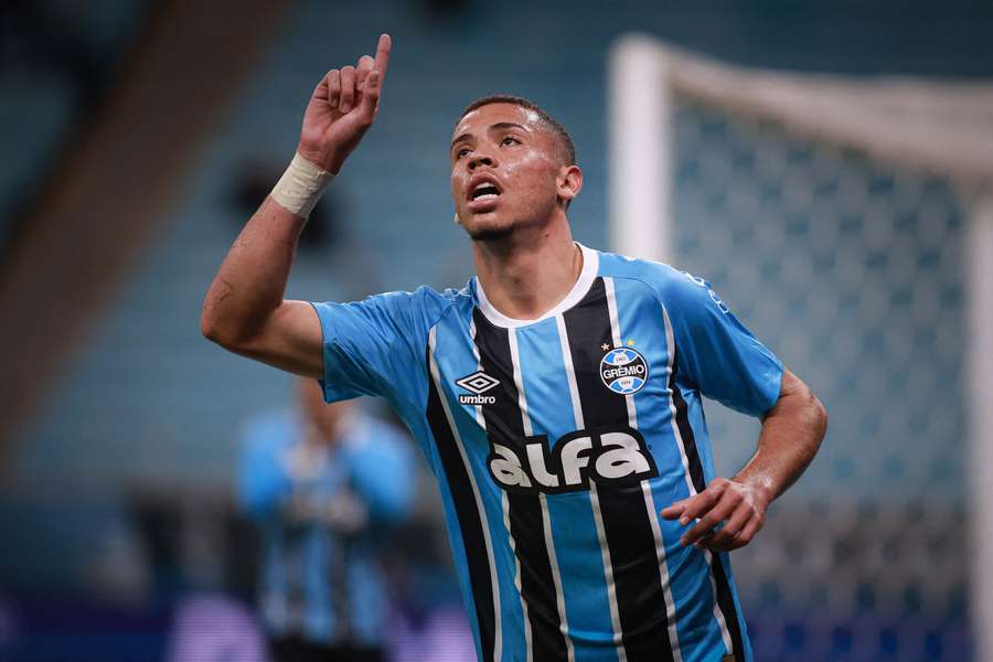 Alysson fez um gol e deu passe para outro na Arena
