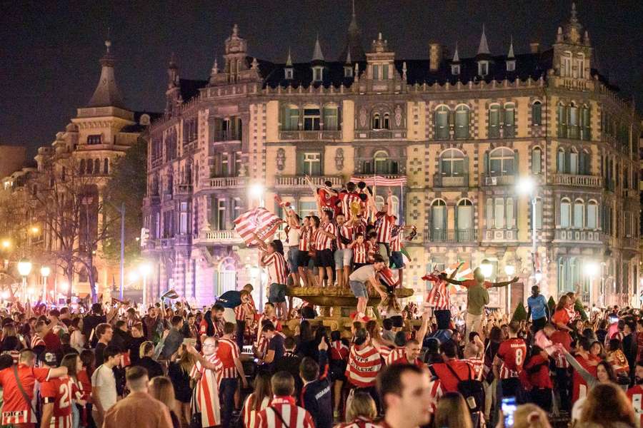 Adeptos do Bilbao comemoram a vitória histórica