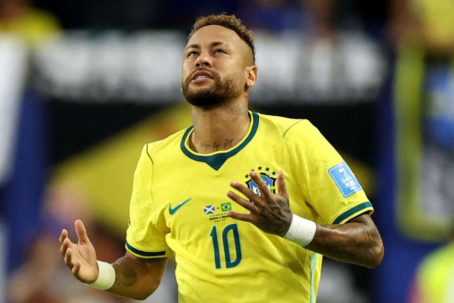 Neymar entrou no segundo tempo de Escócia x Brasil