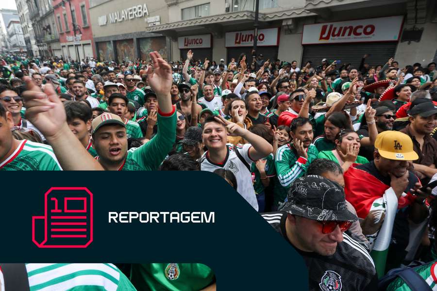 Dezenas de mexicanos à espera de entrar no Azteca Dezenas de mexicanos à espera de entrar no Azteca