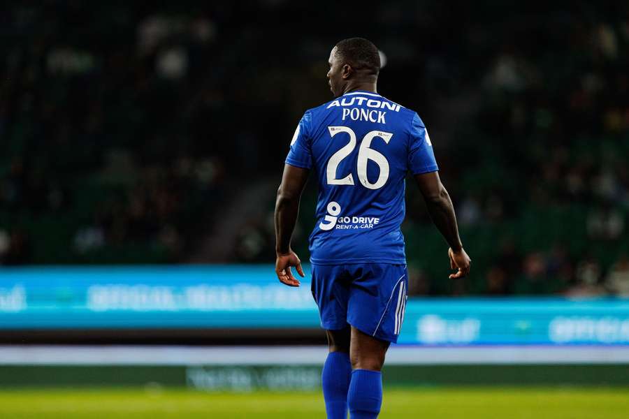 Carlos Ponck fez 18 jogos pelo AFS na última temporada Carlos Ponck fez 18 jogos pelo AFS na última temporada
