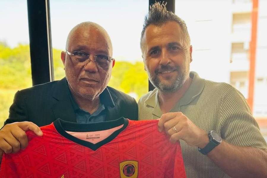 Alves Simões, presidente da federação angolana, com Patrice Beaumelle