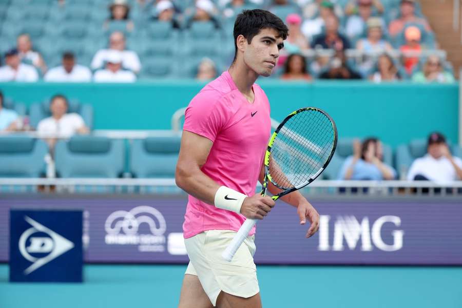 Alcaraz en Medvedev plaatsen zich voor laatste vier Miami Open