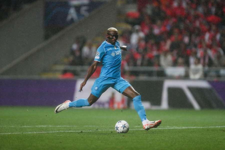Osimhen nel corso della sfida di Champions