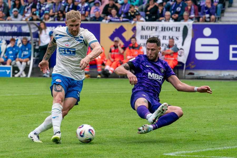 Hansa Rostock und Erzgebierge Aue trennen sich torlos.