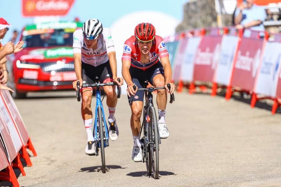 Evenepoel udržel v horách na Vueltě červený dres, Roglič na něj najel 15 vteřin