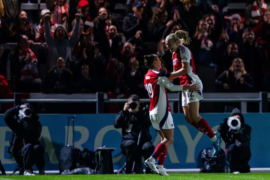 Caitlin Foord and Frida Maanum of Arsenal celebrate