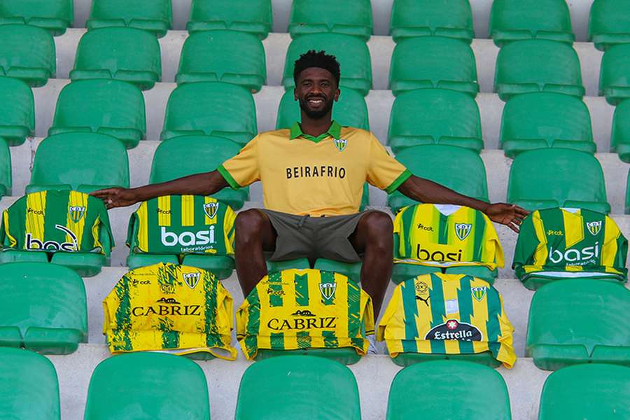 Hélder Tavares renovou com o Tondela Hélder Tavares renovou com o Tondela