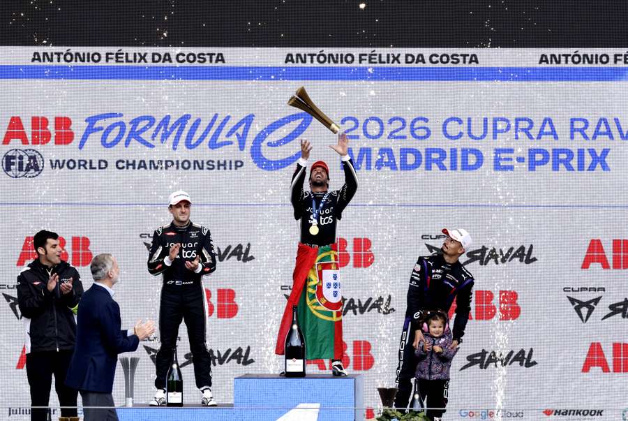 António Félix da Costa no primeiro lugar do pódio em Madrid