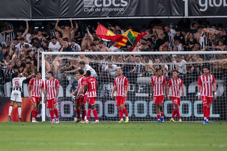 Brignani celebra su gol y el Almería lamenta el tanto recibido Brignani celebra su gol y el Almería lamenta el tanto recibido