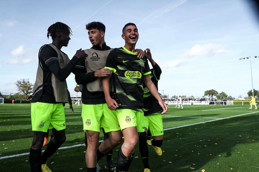 Sporting vence em Londres (2-1) e garante fase a eliminar da Youth League