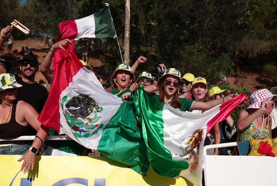 Les supporters mexicains après la victoire d'Isaac del Toro Les supporters mexicains après la victoire d'Isaac del Toro
