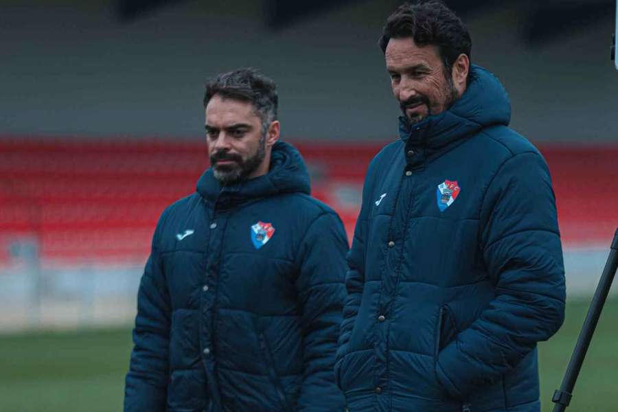 César Peixoto atento ao treino do Gil Vicente