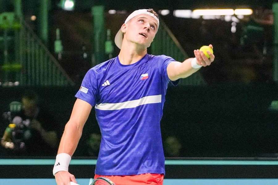 Menšík patří mezi nejlépe servírující hráče.