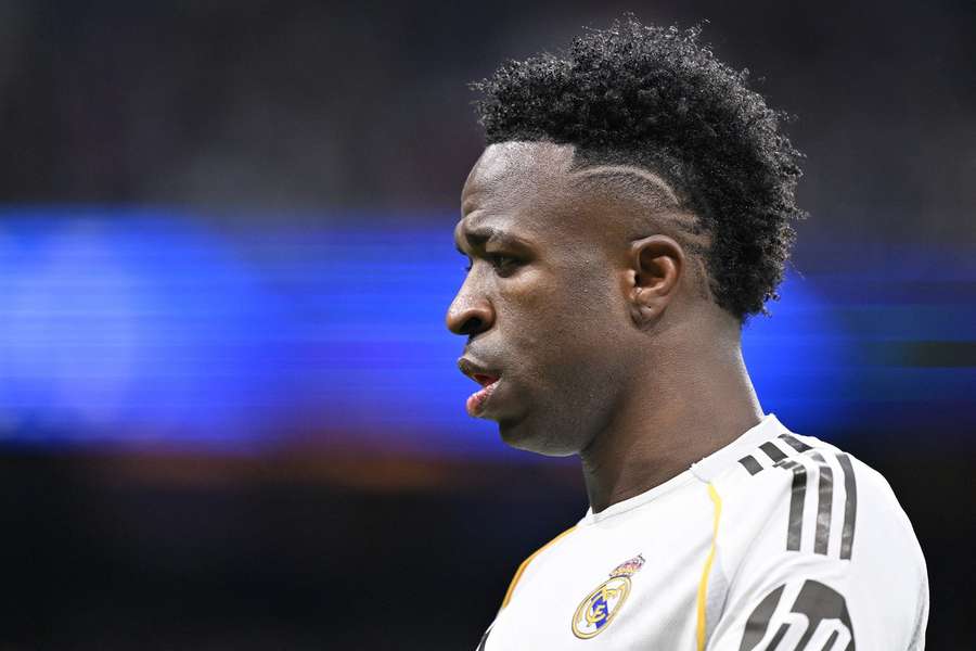 Real Madrid make improved Vinicius offer as Arsenal lurk