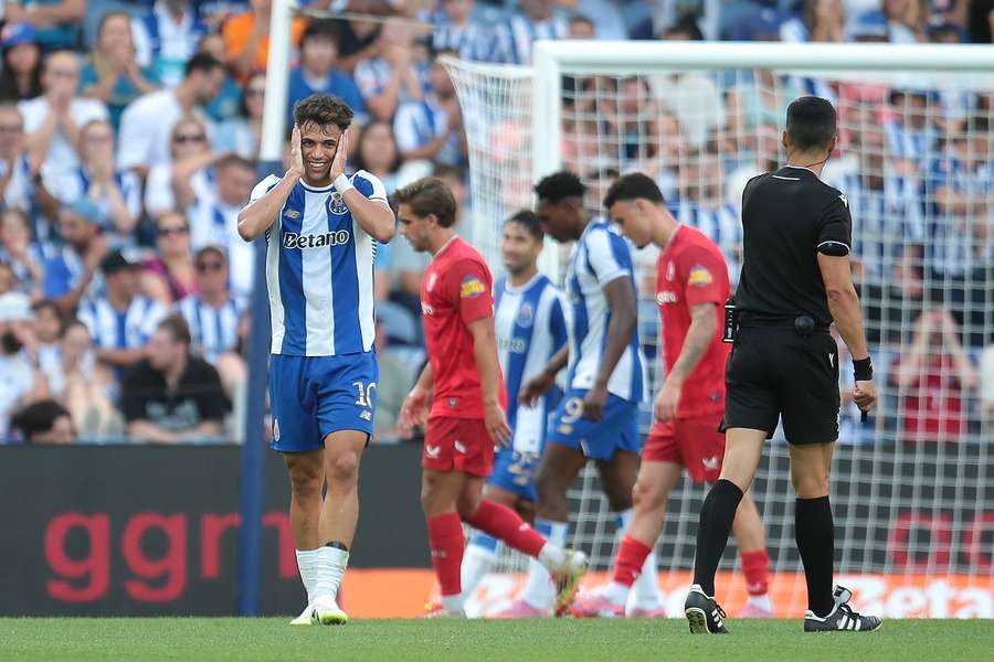 Gabri Veiga foi expulso diante do Twente